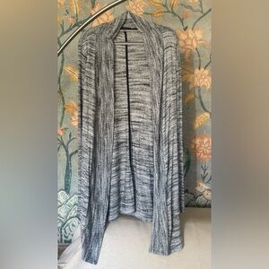 Laila Jayde Long Gray Cardigan Small